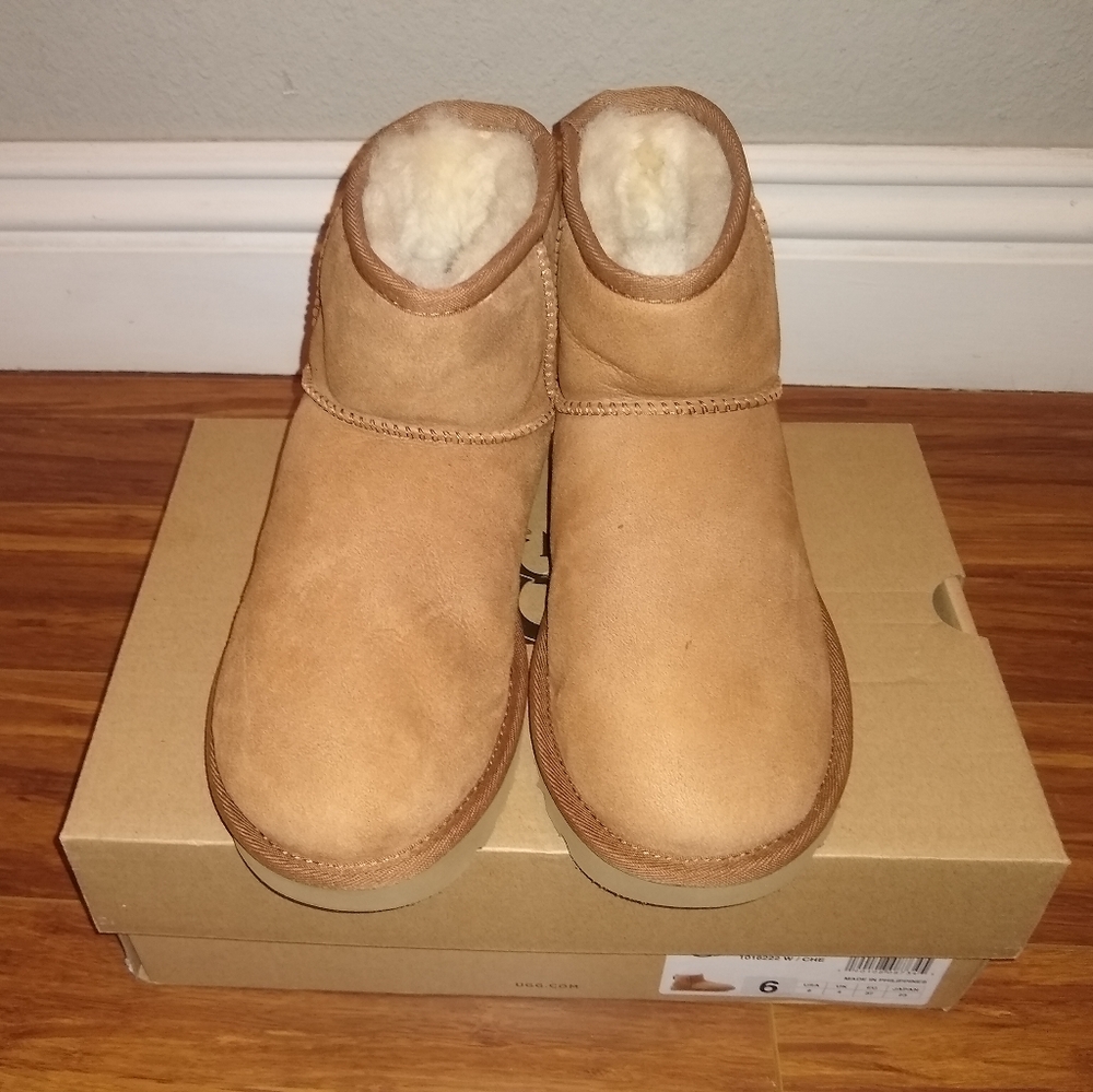 UGG mini